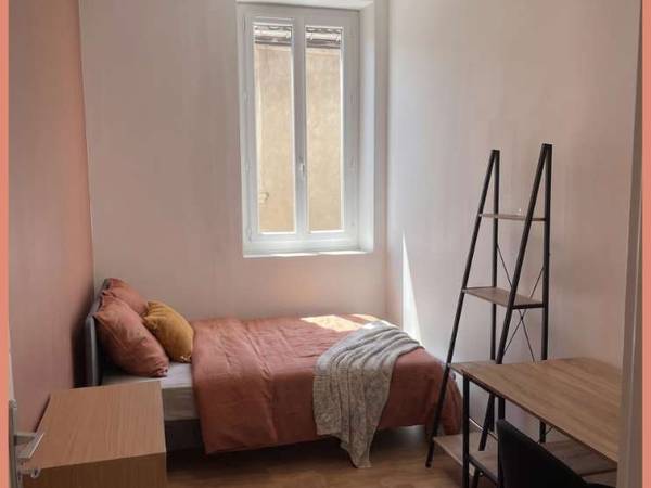 Colocation / Appartement 4 pièces de 70 m², Nîmes, Rue Nantilde / Photo 6