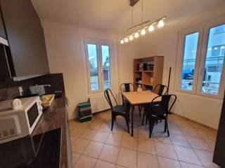 Colocation / Villa 10 pièces de 240 m², Crissier, Quartier Beau-Site