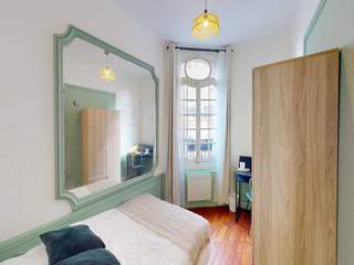 Colocation / Appartement 4 pièces de 120 m², Paris, Rue Roberval