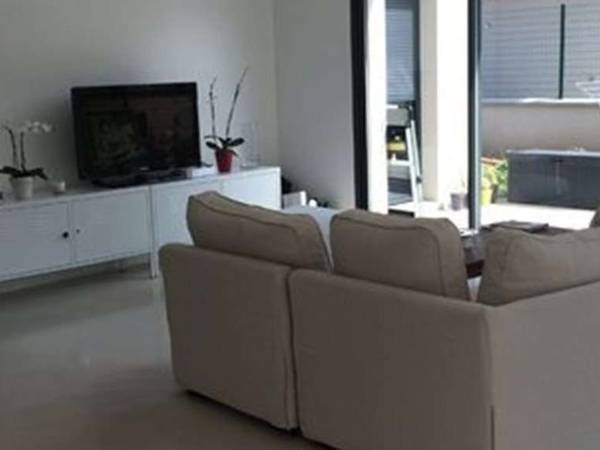 Chambre chez l'habitant / Maison 6 pièces de 200 m², Bron, Rue des Deux Fermes / Photo 2