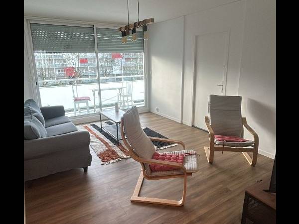Colocation / Appartement 5 pièces de 76 m², Cenon, Rue du Docteur Schweitzer / Photo 2