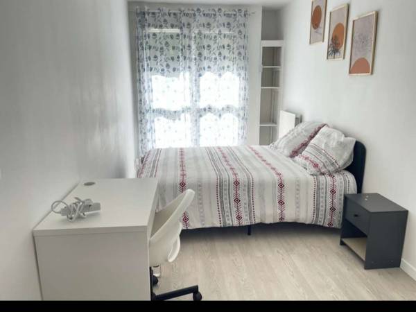 Colocation / Appartement 5 pièces de 77 m², Évry-Courcouronnes, Allée Pablo Neruda / Photo 9