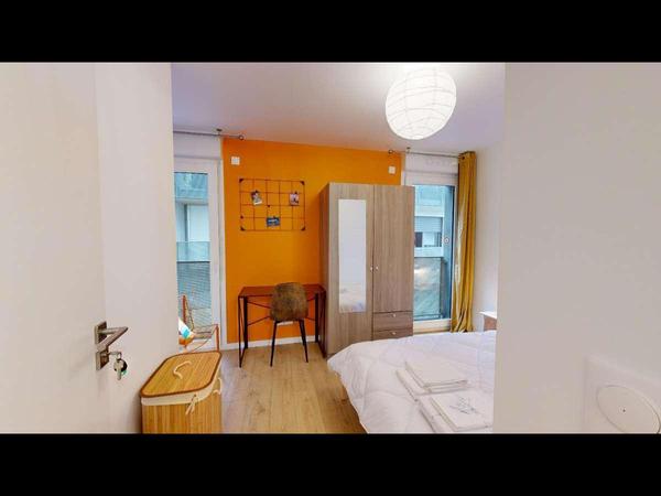 Colocation / Appartement 5 pièces de 85 m², Montreuil, Rue du Sergent Bobillot / Photo 2