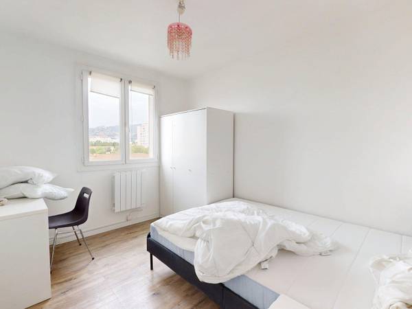 Colocation / Appartement 4 pièces de 63 m², Marseille, Boulevard Michelet / Photo 2