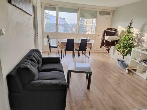 Flatsharing / 3-bedroom flat · 67 m², Bron, Rue Guynemer / Photo 2