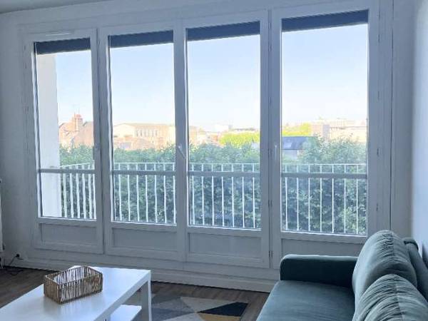 Room share / 5 rooms building · 84 m², Orléans, Rue Clément V / Photo 2