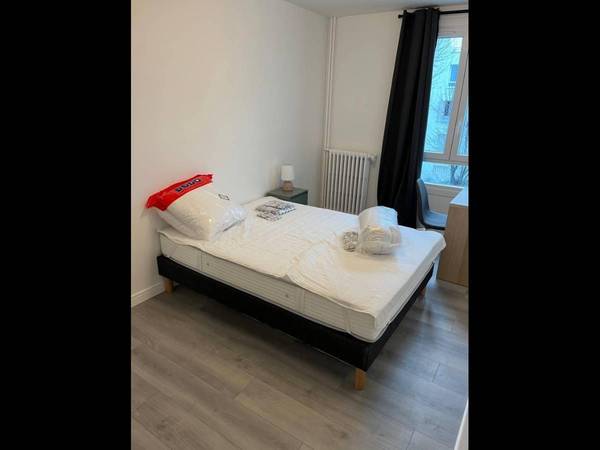 Colocation / Appartement 4 pièces de 65 m², Colombes, Rue Auguste Renoir / Photo 2