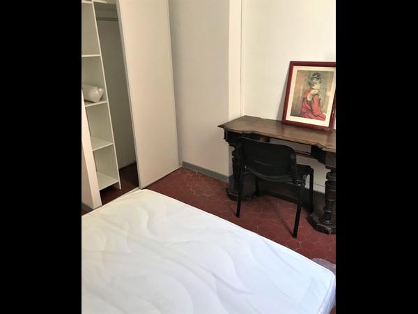 Colocation / Appartement 6 pièces de 104 m², Marseille, Rue Lafayette / Photo 11