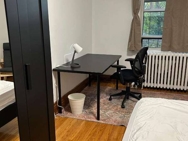 Chambre pour étudiant / Immeuble 1 pièce de 200 m², Montréal, Avenue Van Horne / Photo 2