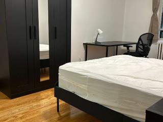 Chambre pour étudiant / Immeuble 1 pièce de 200 m², Montréal, Avenue Van Horne