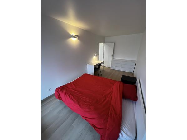 Colocation / Appartement 4 pièces de 64 m², Saint-Denis, Avenue Henri Rol-tanguy / Photo 2