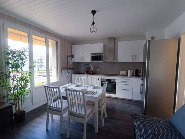 Colocation / Appartement 6 pièces de 95 m², Vénissieux, Rue Ernest Renan / Photo 2