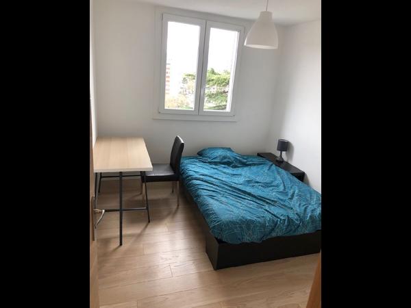 Colocation / Appartement 4 pièces de 60 m², Saint-Martin-d'Hères, Square le Perier / Photo 2