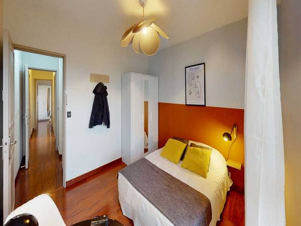 Colocation / Appartement 5 pièces de 100 m², Courbevoie, Rue Armand Silvestre / Photo 2