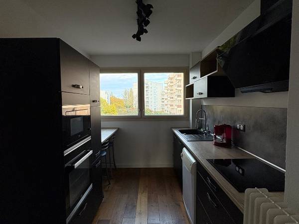 Colocation / Appartement 5 pièces de 92 m², Angers, Square des Anciennes Provinces / Photo 2