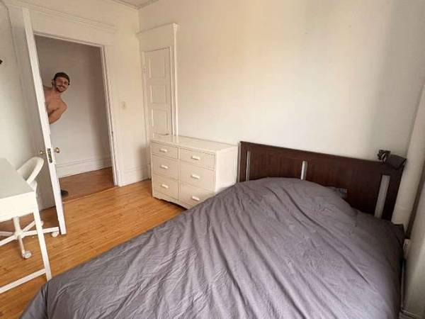 Colocation / Immeuble 7 pièces de 110 m², Montréal, Rue Saint Marc / Photo 2