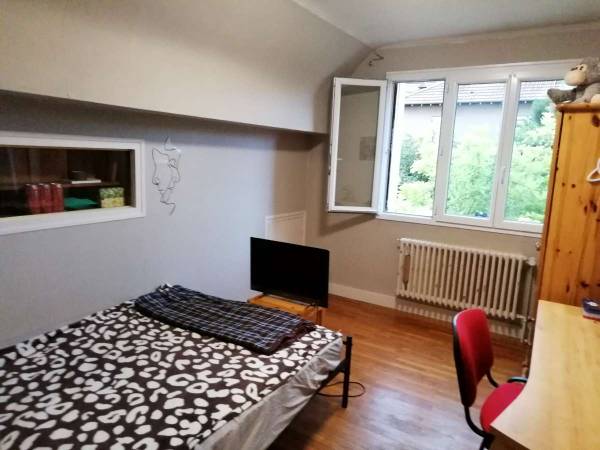 Location / Maison 5 pièces de 96 m², Dijon, Rue des Ebazoirs / Photo 3
