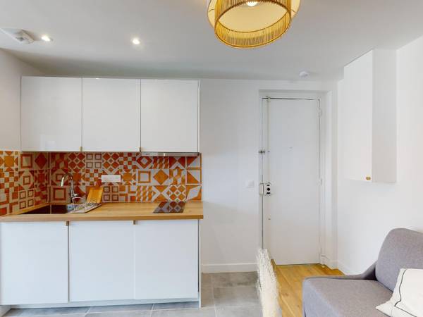Location / Appartement 1 pièce de 18 m², Paris, Rue Saint-Charles / Photo 2