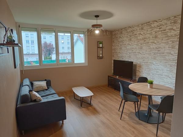 Colocation / Appartement 4 pièces de 70 m², Tours, Rue du capitaine pougnon / Photo 2