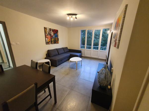 Colocation / Appartement 4 pièces de 65 m², Grenoble, Rue Federico Garcia Lorca / Photo 2