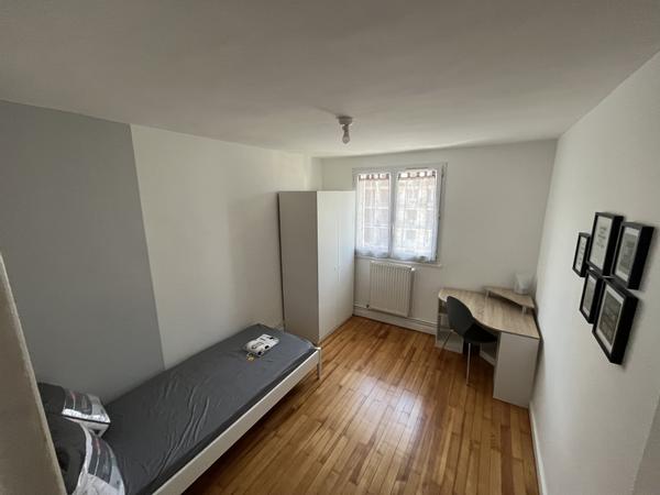 Colocation / Appartement 4 pièces de 65 m², Grenoble, Rue Barral de Montferrat / Photo 2