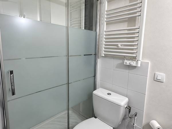 Location / Appartement 2 pièces de 35 m², Paris, Rue des Trois Bornes / Photo 4