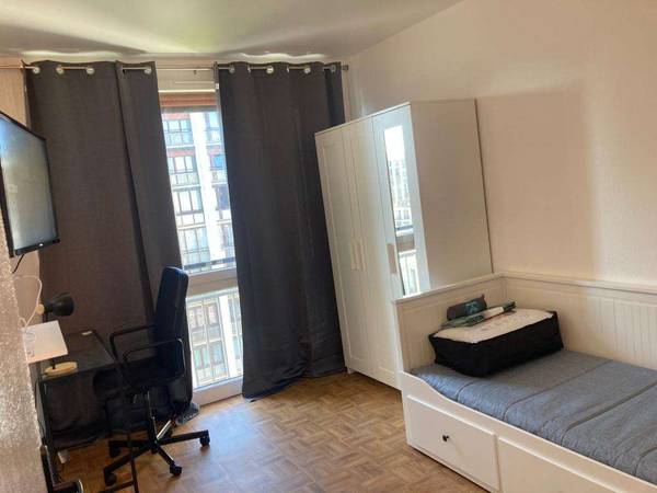 Colocation / Appartement 4 pièces de 56 m², Meudon, Rue de la Roseraie / Photo 2