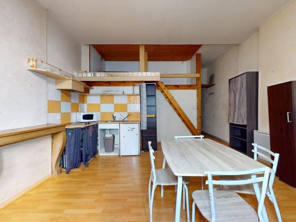 Location / Appartement 1 pièce de 32 m², Besançon, Grande Rue / Photo 2