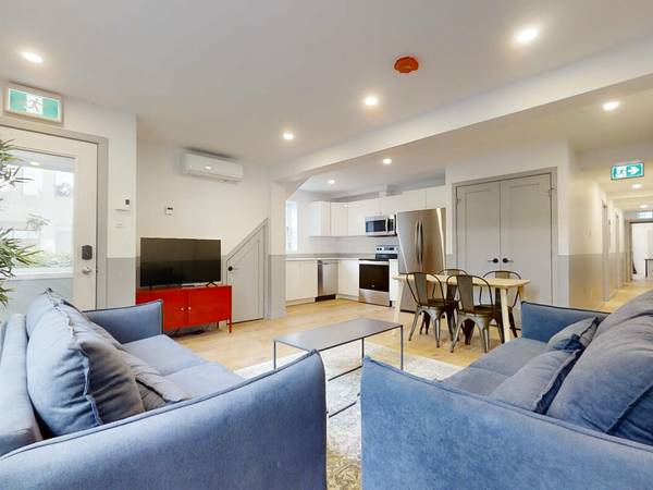 Colocation / Appartement 4 pièces de 120 m², Montréal / Photo 2