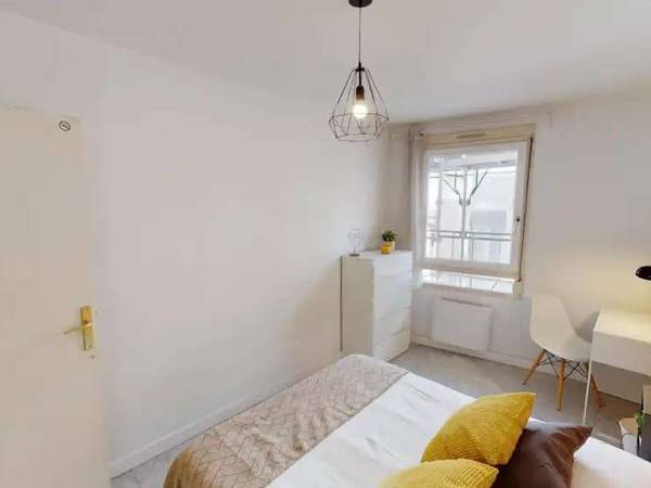 Colocation / Appartement 6 pièces de 96 m², Lyon, Rue Cavenne / Photo 2