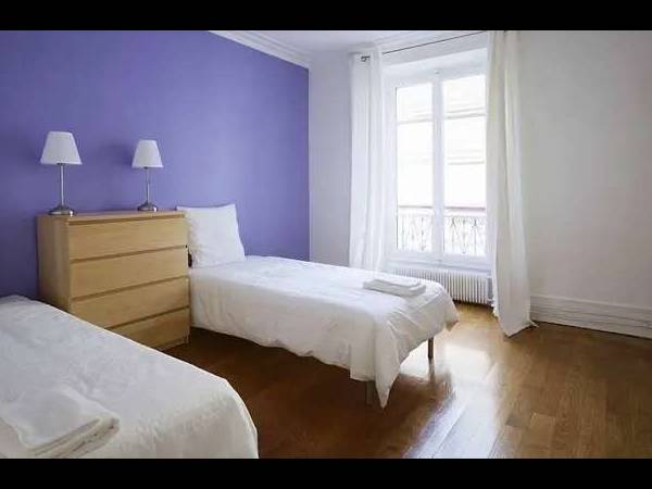 Location / Appartement 3 pièces de 65 m², Paris, Rue Erlanger / Photo 2