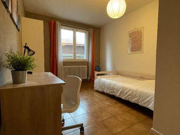 Colocation / Appartement 5 pièces de 65 m², Grenoble, Rue Blanche Monier / Photo 2