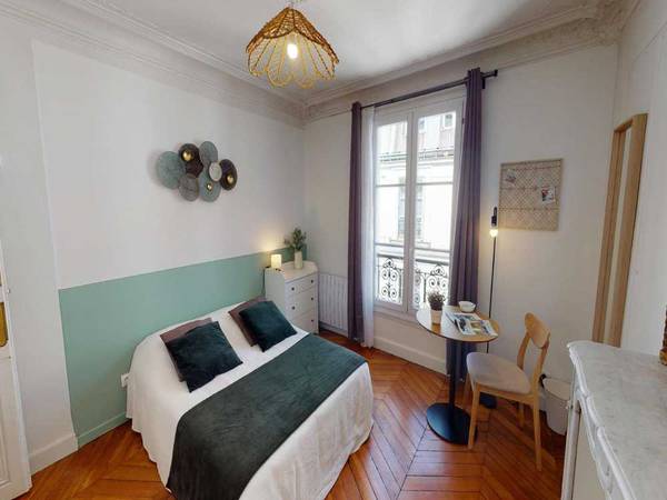 Colocation / Appartement 4 pièces de 80 m², Paris, Rue de Turin / Photo 2