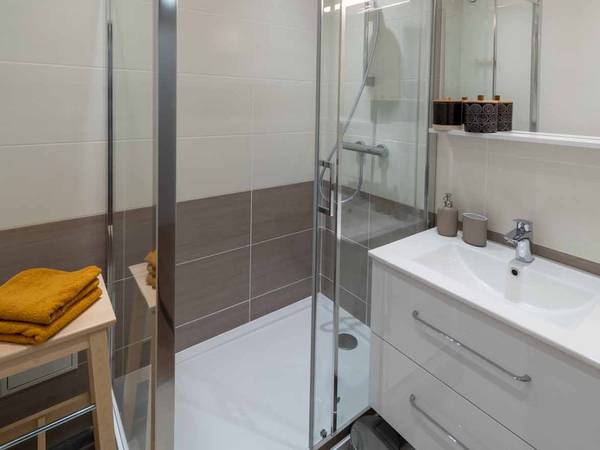 Colocation / Appartement 6 pièces de 112 m², Bron, Rue des Glycines / Photo 11