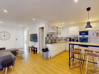 Room share, 6 rooms apartment, Orléans