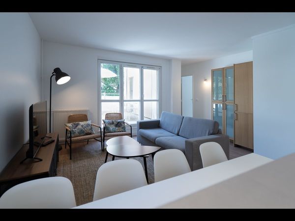 Colocation / Appartement 6 pièces de 105 m², Cergy, Place des Trois Cedres / Photo 2