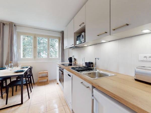 Colocation / Appartement 9 pièces de 77 m², Clichy, Boulevard Jean Jaurès / Photo 2