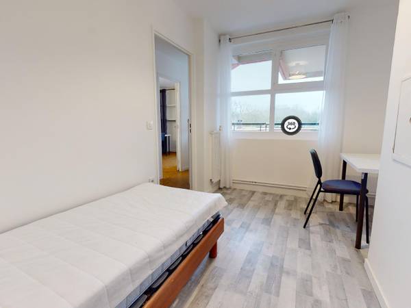 Colocation / Appartement 4 pièces de 53 m², Évry-Courcouronnes, Rue Alphonse Laveran / Photo 2