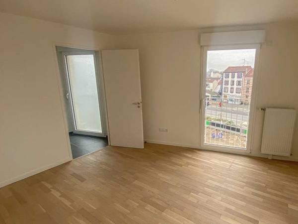 Location / Appartement 2 pièces de 43 m², Pantin, Rue Miriam Makeba / Photo 2