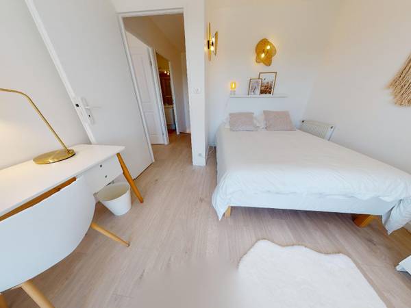 Colocation / Appartement 5 pièces de 90 m², Lyon, Avenue de l'Europe / Photo 2