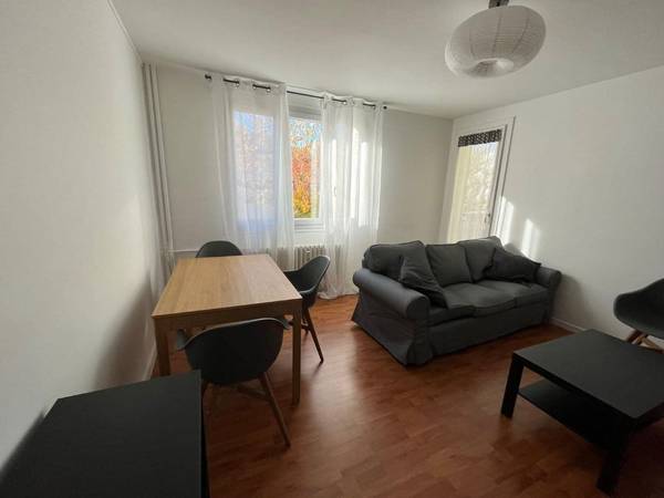 Colocation / Appartement 5 pièces de 80 m², Angers, Boulevard Jacques Portet / Photo 2