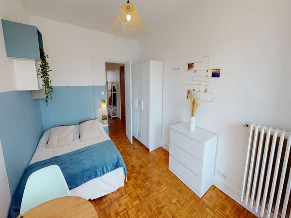 Colocation / Appartement 4 pièces de 90 m², Courbevoie, Avenue Marceau / Photo 2