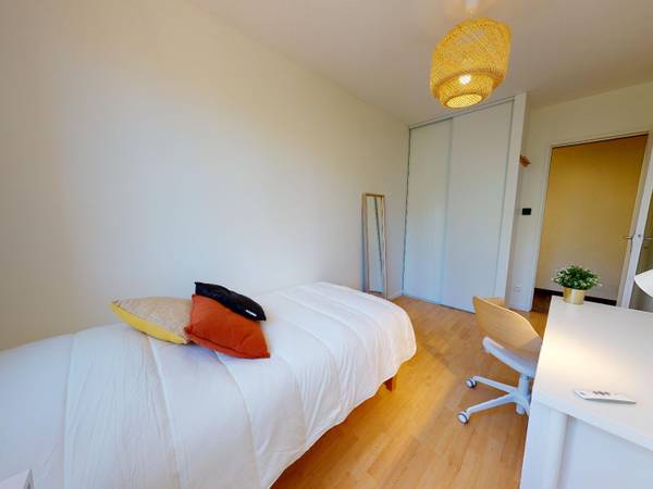 Colocation / Appartement 5 pièces de 104 m², Vénissieux, Rue Ludovic Bonin / Photo 2