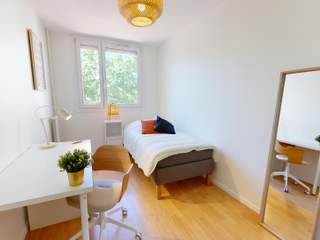 Piso compartido / 5 rooms apartment · 104 m², Vénissieux, Rue Ludovic Bonin