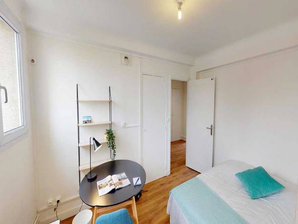 Colocation / Appartement 4 pièces de 90 m², Paris, Rue de Saussure / Photo 2