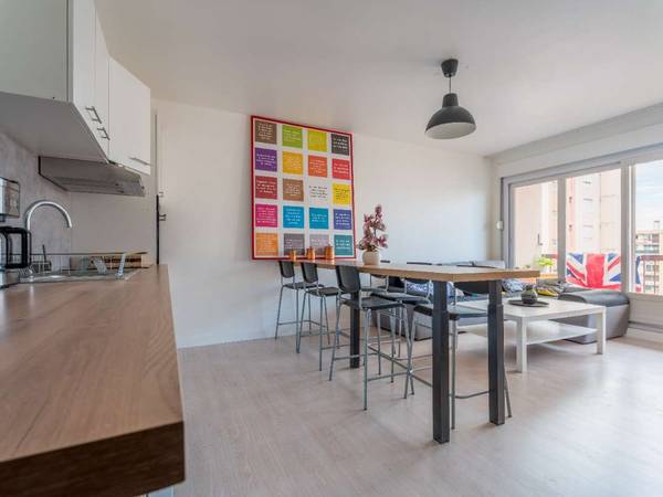 Colocation / Appartement 5 pièces de 82 m², Bron, Rue Louis Pergaud / Photo 2