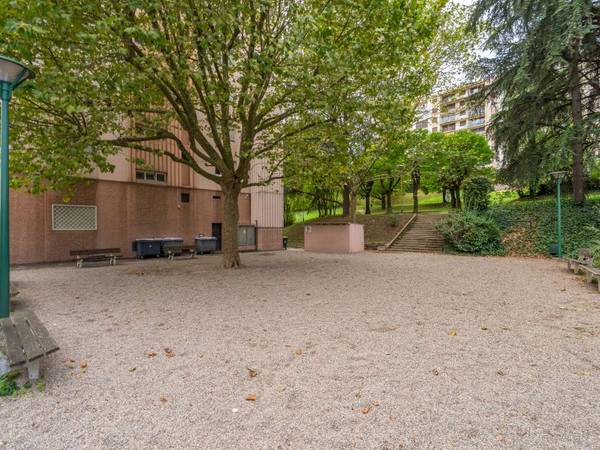 Colocation / Appartement 5 pièces de 82 m², Bron, Rue Louis Pergaud / Photo 18