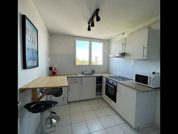 Colocation / Appartement 5 pièces de 81 m², Pessac, Rue du Serpent / Photo 2