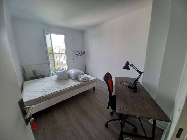 Colocation / Appartement 6 pièces de 86 m², Cergy, Rue du Ponceau / Photo 2