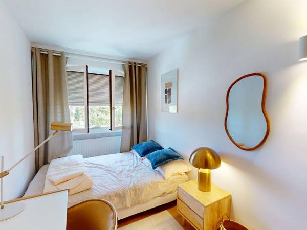 Colocation / Appartement 4 pièces de 70 m², Ferney-Voltaire, Rue de Meyrin / Photo 2